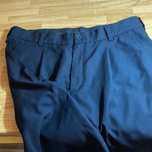 Dark Navy blue Men’s Nike golf shorts. Size M/32 Excellent condition.